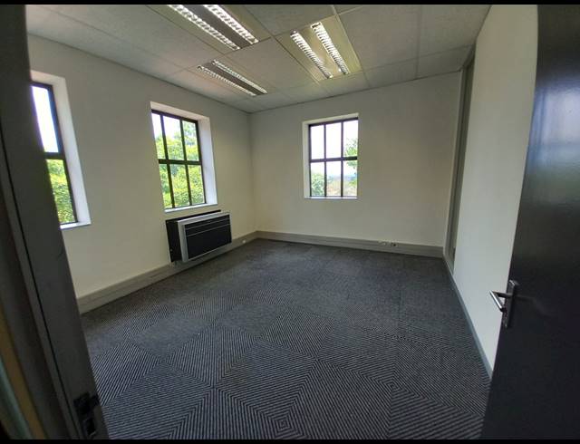 631M² OFFICE TO LET IN BRYANSTON